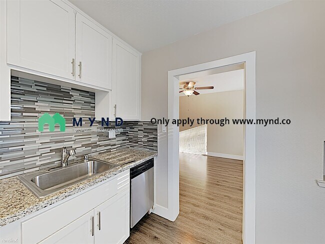 Building Photo - Studio, 1 bath  - 1626 27th St Apt 8 Apt 8