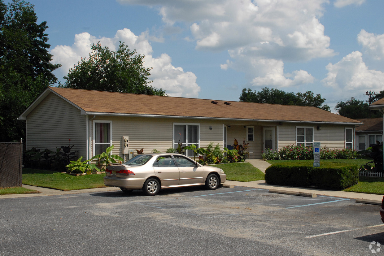 Building Photo - East Almond Estates