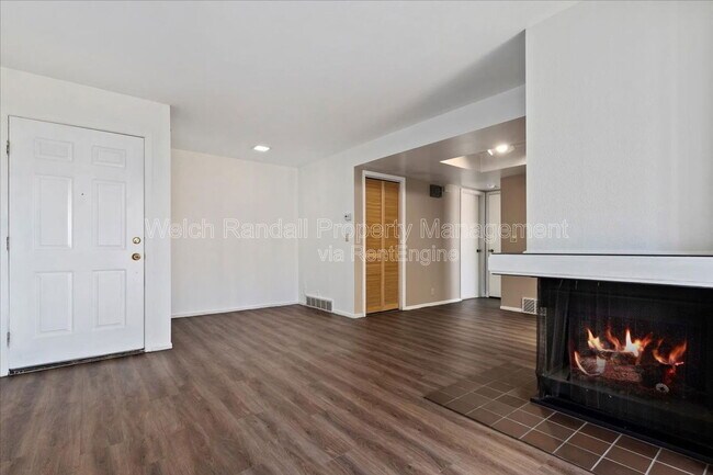 Foto del edificio - 6871 Countrywoods Cir