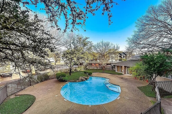 Building Photo - Room in Condo on Skillman St
