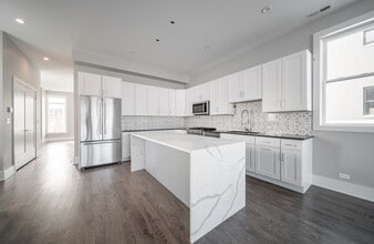 Building Photo - 556 W 18th St