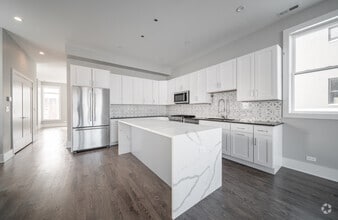 Building Photo - 556 W 18th St