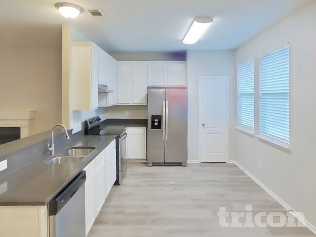 Foto del edificio - 207 Moonlight Dr