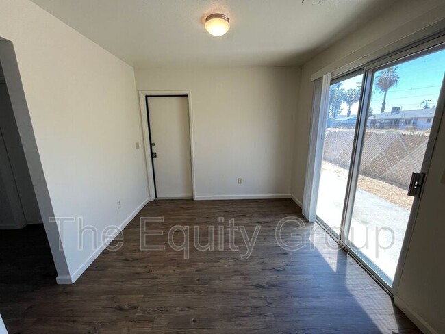 Building Photo - 859 W Mulberry Ave