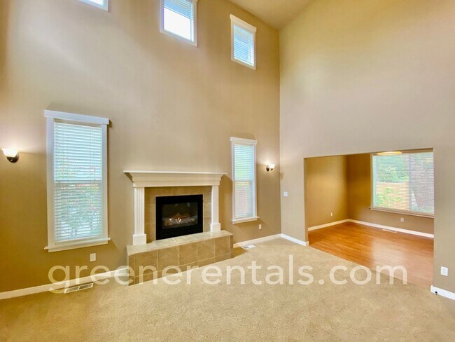 Building Photo - Beautiful 5BR 3.5BA in Quiet Olympia Neigh...