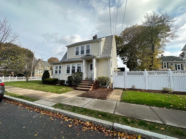 Foto del edificio - 235 Ashcroft Rd