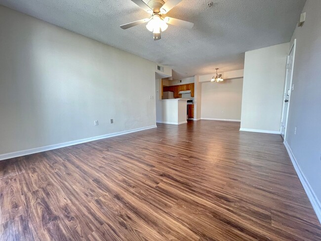 Building Photo - Cozy 2B/2B Unfurnished Condo near Beach in...