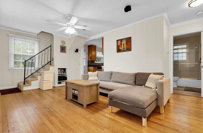 Sala de estar - 9100 51st Ave