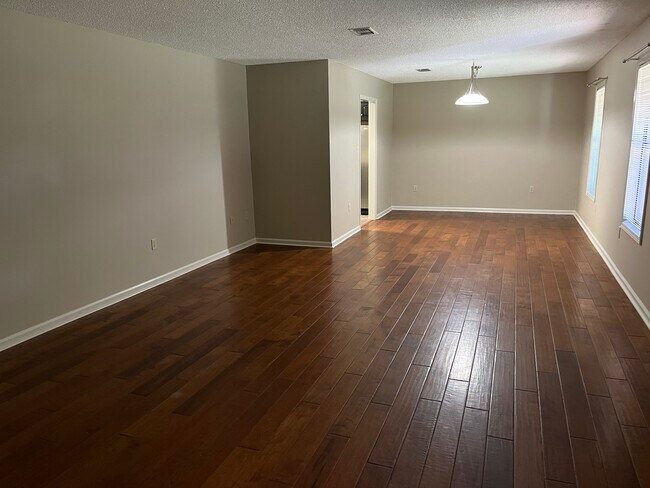 Building Photo - 2608 Cottonwood St