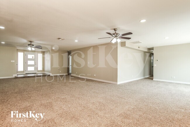 Foto del edificio - 8038 W Windrose Dr