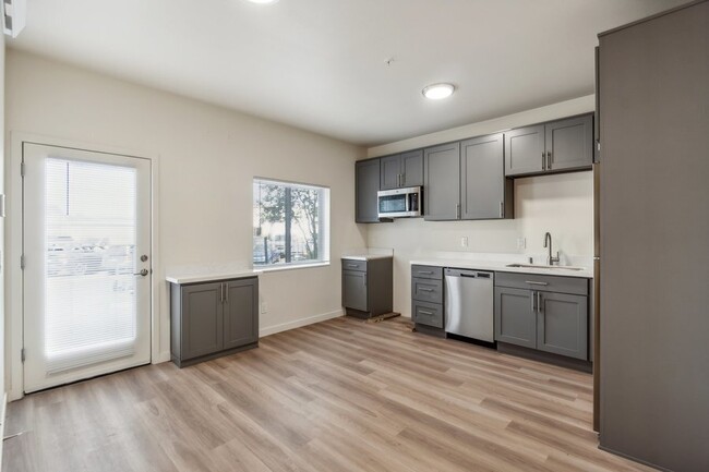 Building Photo - Minor Tower Apartments - Located in Eastlake