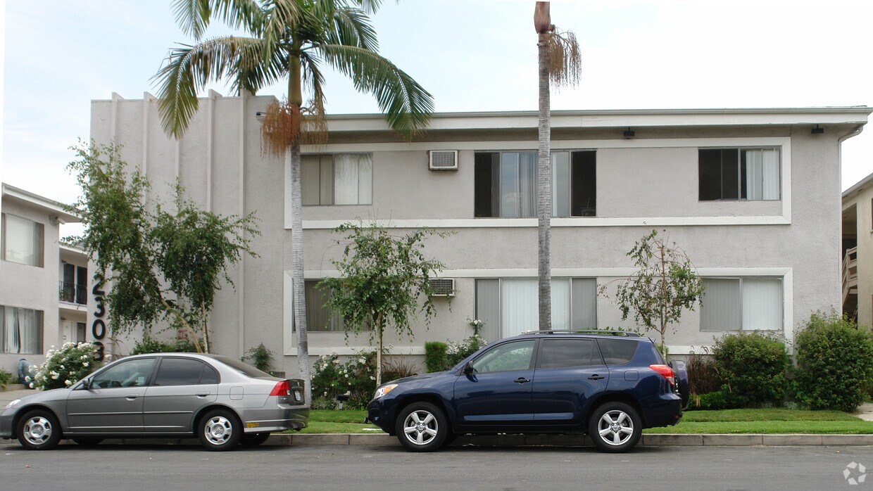 Primary Photo - 2303-2311 Merton Ave