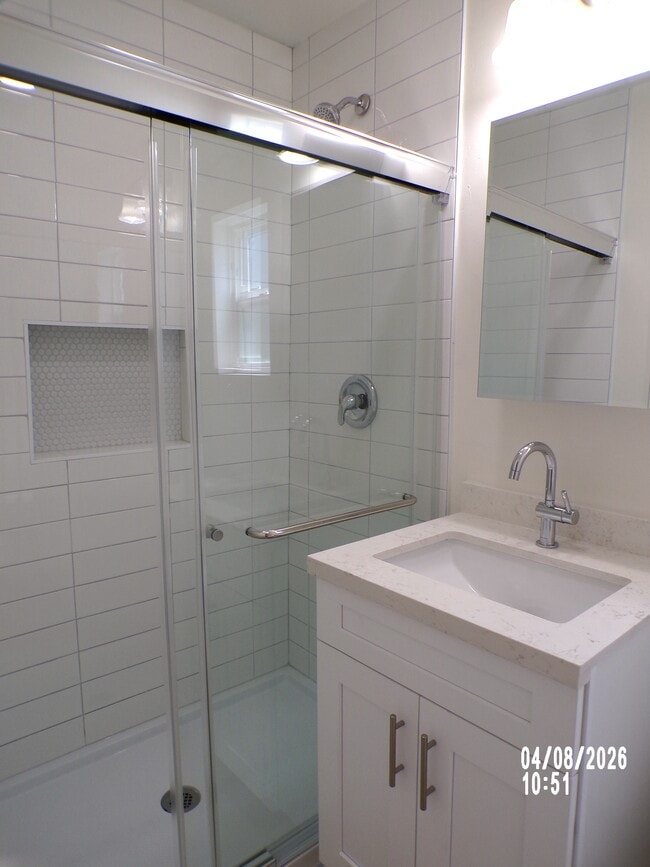 Building Photo - 2000 E 8th St