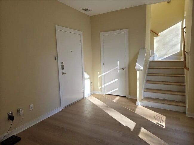 Foto del edificio - 6000 S Congress Ave