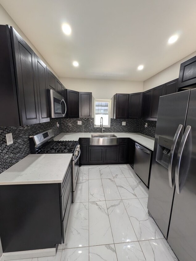 Photo - 2508 Cobden Street