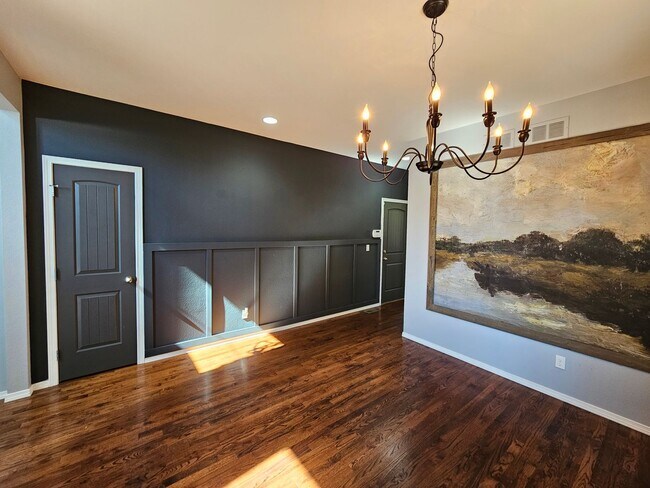 Building Photo - Beautiful home (5 BR/3.5 BA/2 CAR) in D-20...