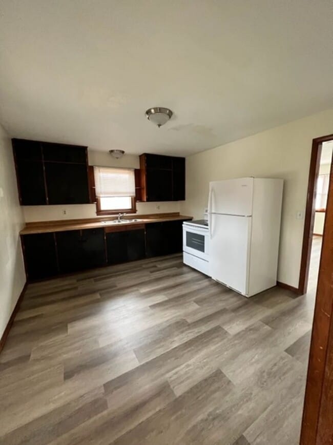 Building Photo - 312 W Ingals Ave