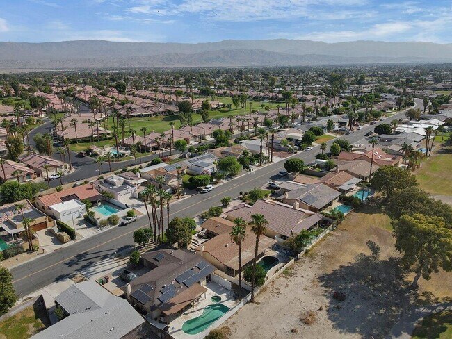 Foto del edificio - 76795 New York Ave