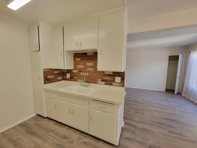 Foto del edificio - 13531 Wyandotte St