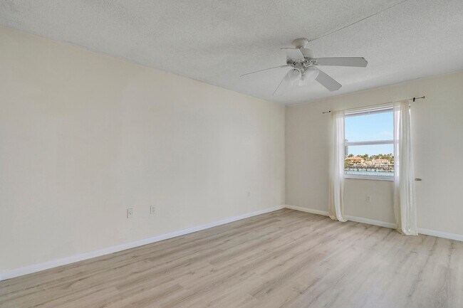 Foto del edificio - 410 Wilma Cir