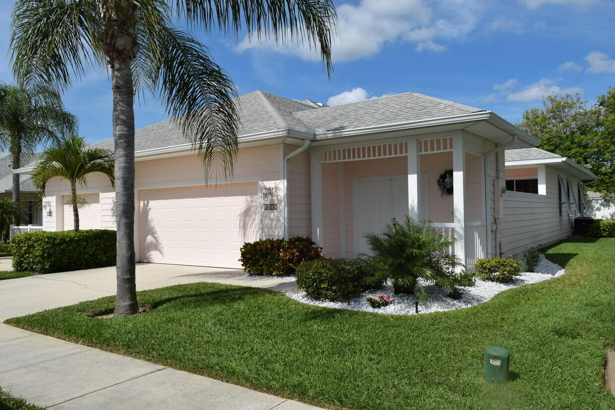 Primary Photo - 1170 Eleuthera Dr NE