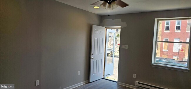 Building Photo - 346 S Payson St