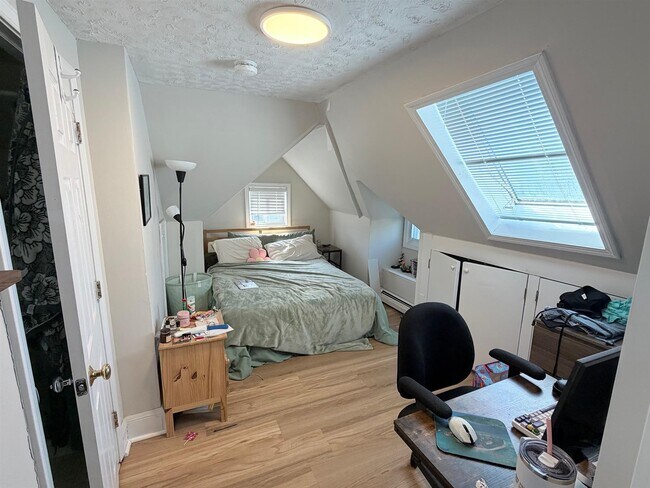 Foto del edificio - 72 College Ave