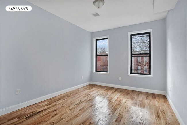 Building Photo - 25-40-40 99th St