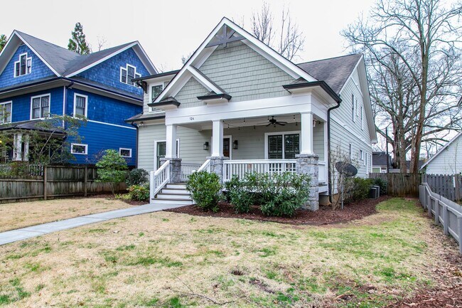 Building Photo - Oakhurst Two Story with Classic Bungalow C...