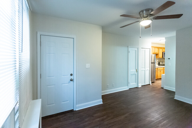 Entry/Living Room - 4215 Dix St NE