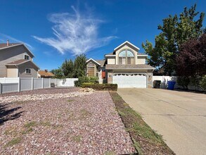 Building Photo - 717 E Hundley Hvn Cir