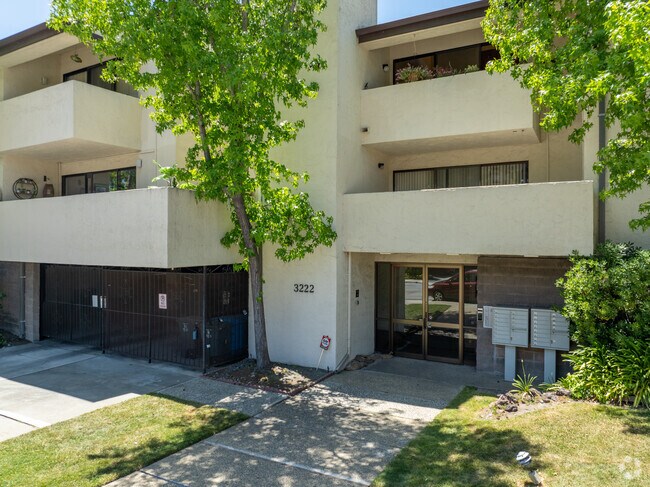 Entrada principal - Rivertree Condominiums