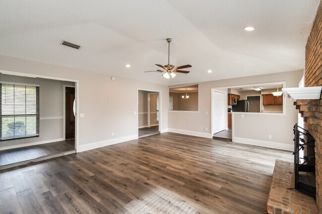 Building Photo - 8930 Irongate Dr