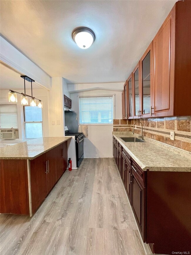 Building Photo - 68-11 Alderton St