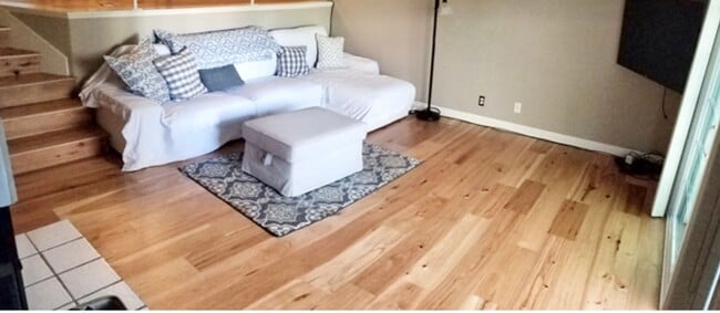 Building Photo - Gorgeous Townhouse in La Jolla Colony's Madrid Complex in the heart of UTC!