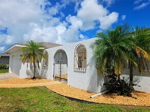 Building Photo - 1379 Cambridge Dr