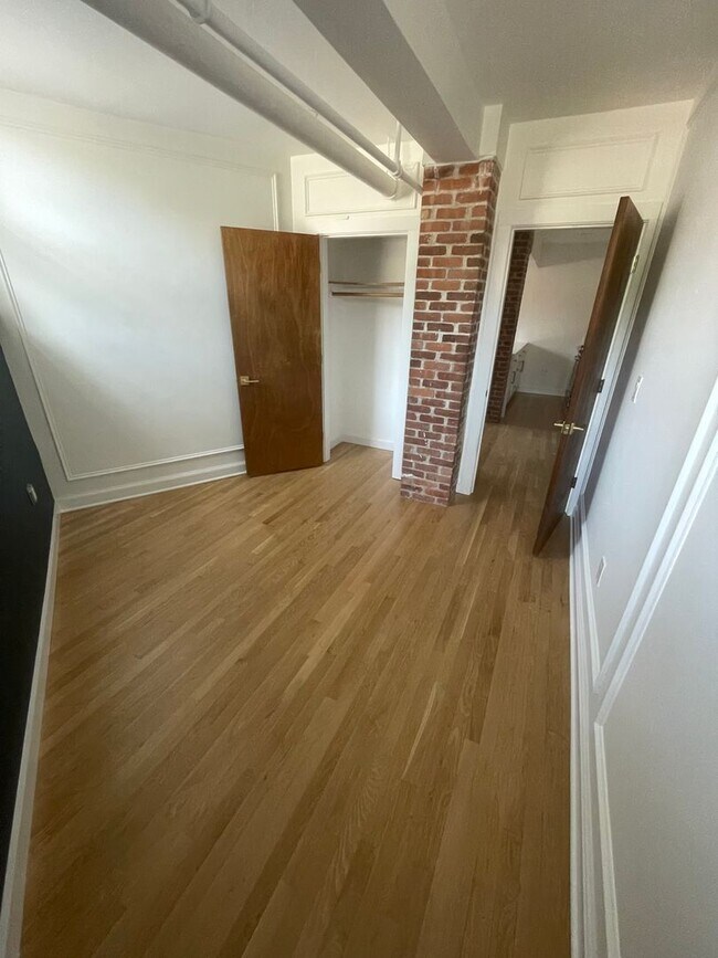 Foto del edificio - Rare, nicely updated 2 bed in Brookline fo...