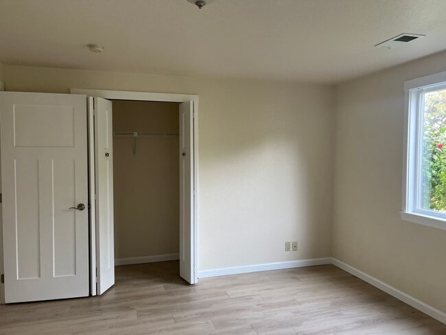 Building Photo - Mckinleyville 2 Bedroom Duplex