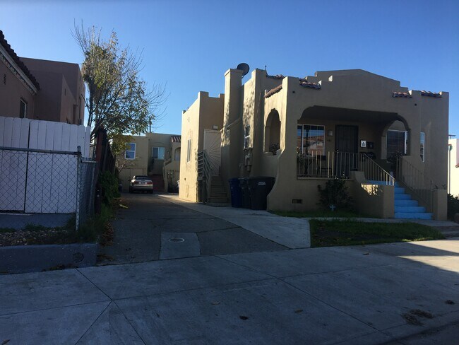 Foto del edificio - 461 W 10th St