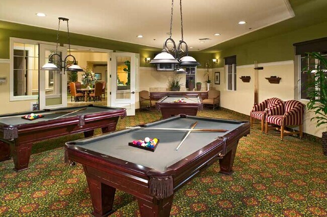 Sala de billar - 8240 Campbell Ct