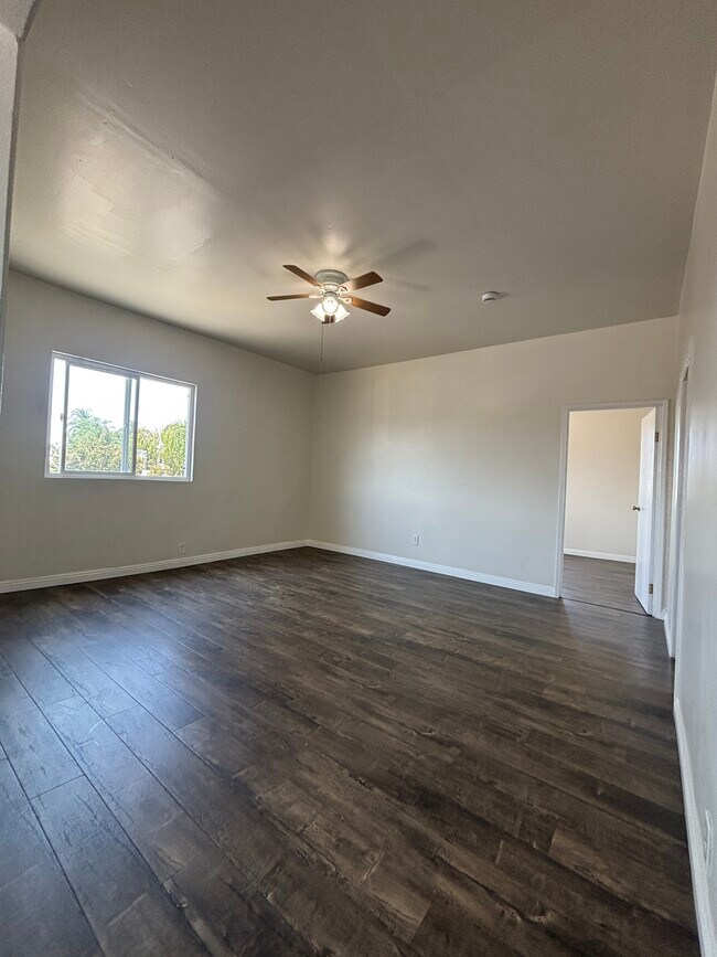 Sala de estar - 1581 1/2 W 36th Pl