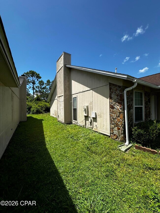 Foto del edificio - 126 Kristine Blvd