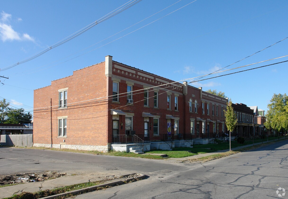Primary Photo - 427-439 Hanford St