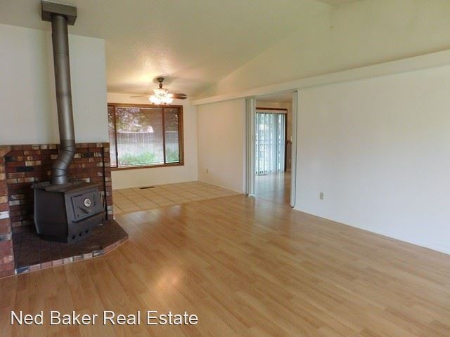 Foto del edificio - 3 br, 1.5 bath House - 4675 Hayesville Ct NE