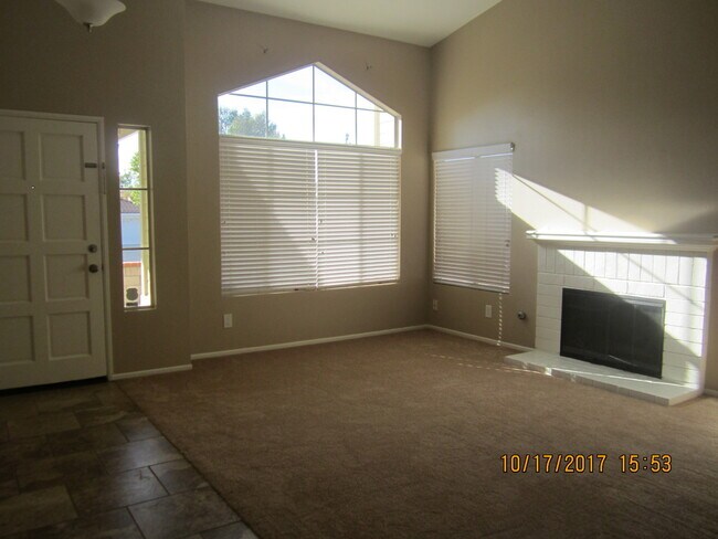 Foto del edificio - CANYON CREST GORGEOUS SINGLE STORY