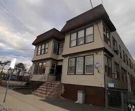 Building Photo - 413 Lyons Ave