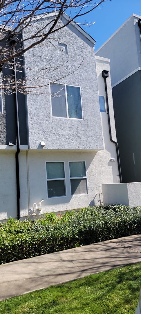 Building Photo - Adorable 2 Bedroom 2 Bath Condo