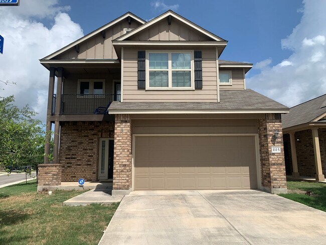 Foto del edificio - **APPLICATION RECEIVED** BEAUTIFUL 4 Bedro...