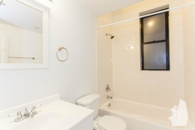 Building Photo - 2134 W Concord Pl