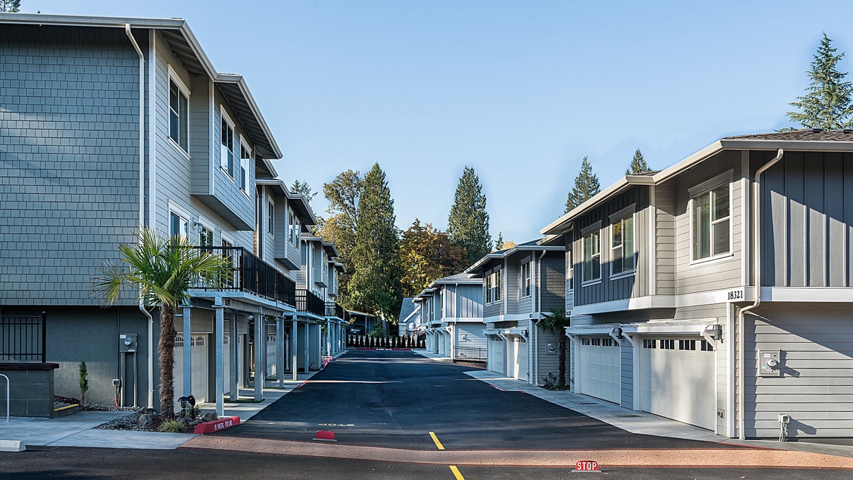Villas at Oak Point Apartments in West Linn, OR